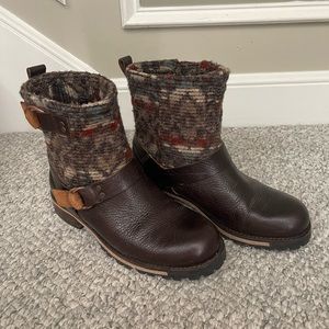 Woolrich women’s boots (size 9)